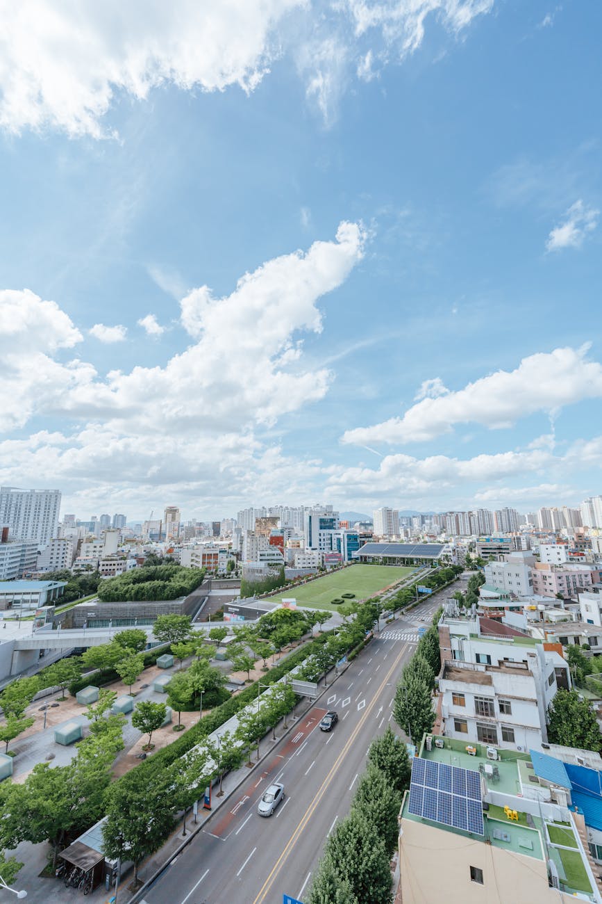 지속 가능한 건축물이 포함된 도시의 미래적인 모습