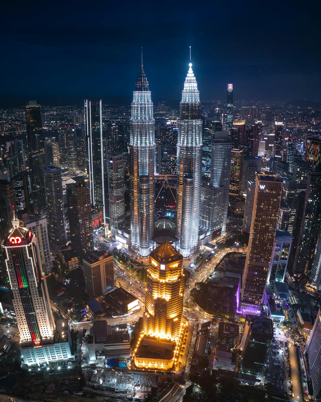 Picture of a futuristic city with fusion energy