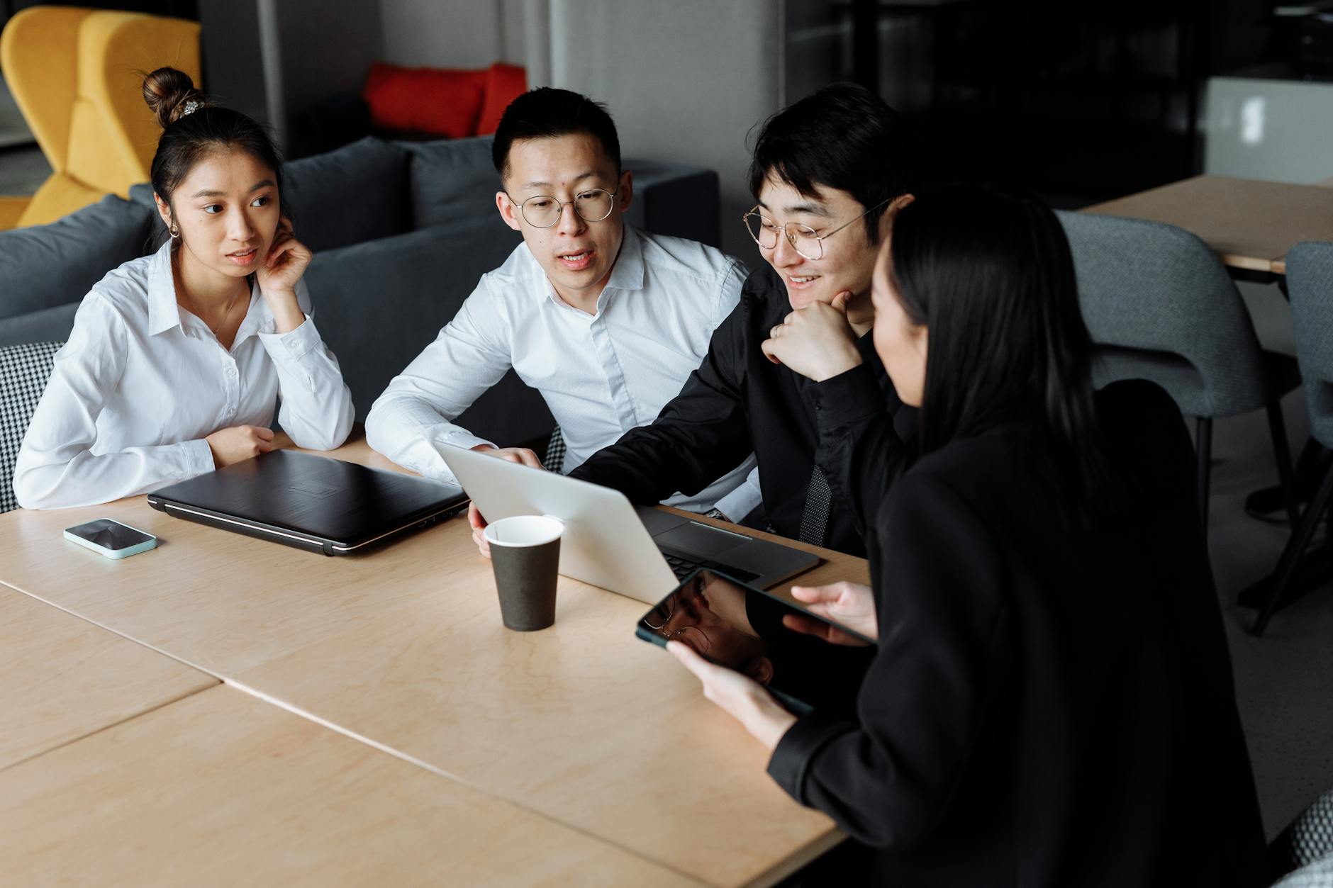 A group of professionals discussing the strategy for implementing digital twins