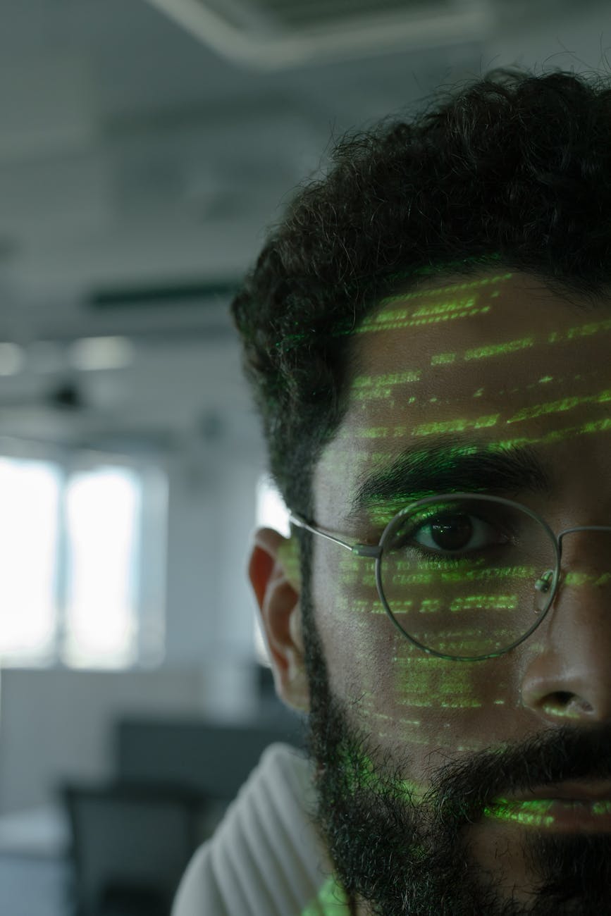 A graphic illustrating the challenges of digital twin implementation, such as data silos, cybersecurity threats, and cost, with corresponding solutions.