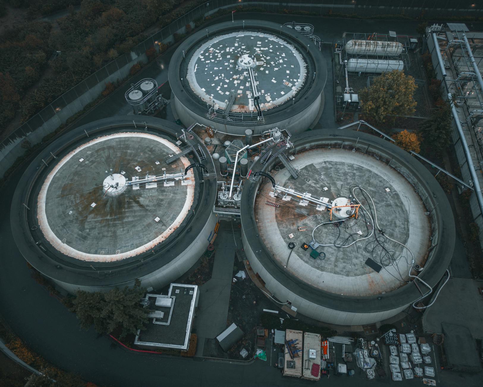 Conceptual illustration of a lunar resource utilization facility powered by SBSP