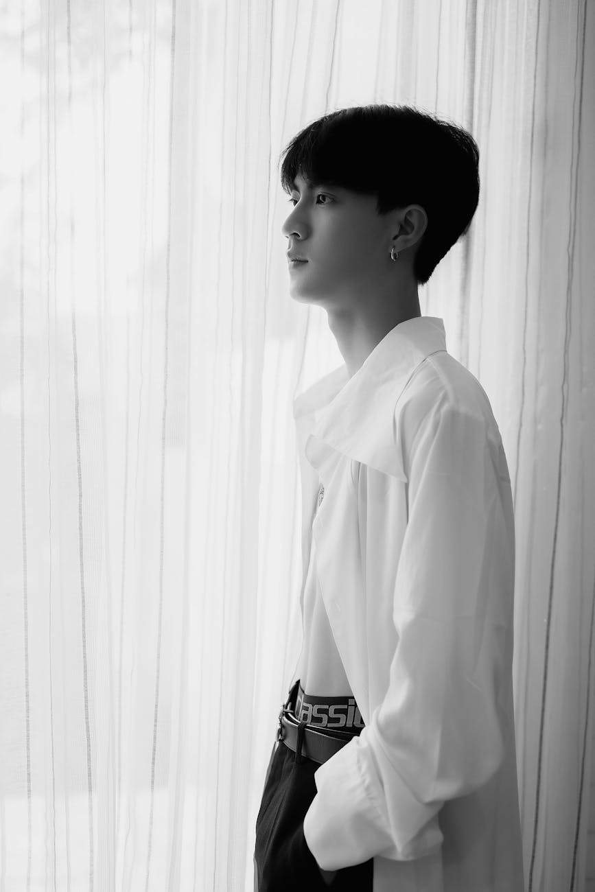 엑소좀 분석(예: miRNA, 단백질, 지질 프로파일)에서 파생된 다양한 데이터 포인트를 질병 상태와 연결하는 복잡한 네트워크 다이어그램. AI 알고리즘이 시각화되어 있습니다.